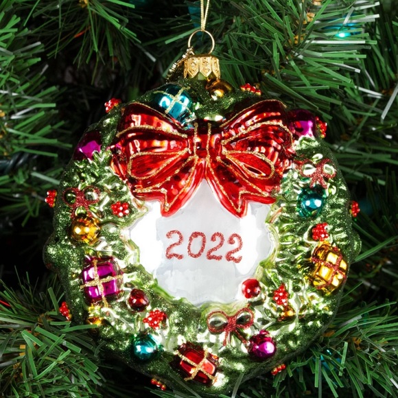 *NEW* BLOOMINGDALES EXCLUSIVE GLASS WREATH ORNAMENT 2022 - Picture 3 of 6